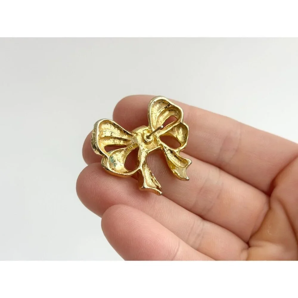Christmas Bow Rhinestoned Gold Toned Holiday Themed Vintage Jewelry Brooch
